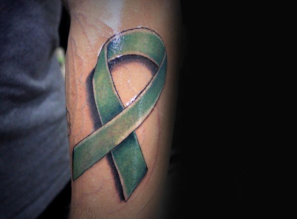 Schleife tattoo gegen den Krebs 17